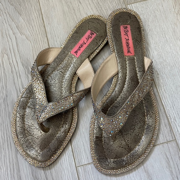 Betsey Johnson Rhinestone Sparkly Flip Flop Sandals Gold (Size 7) y2k 90s - Picture 1 of 5